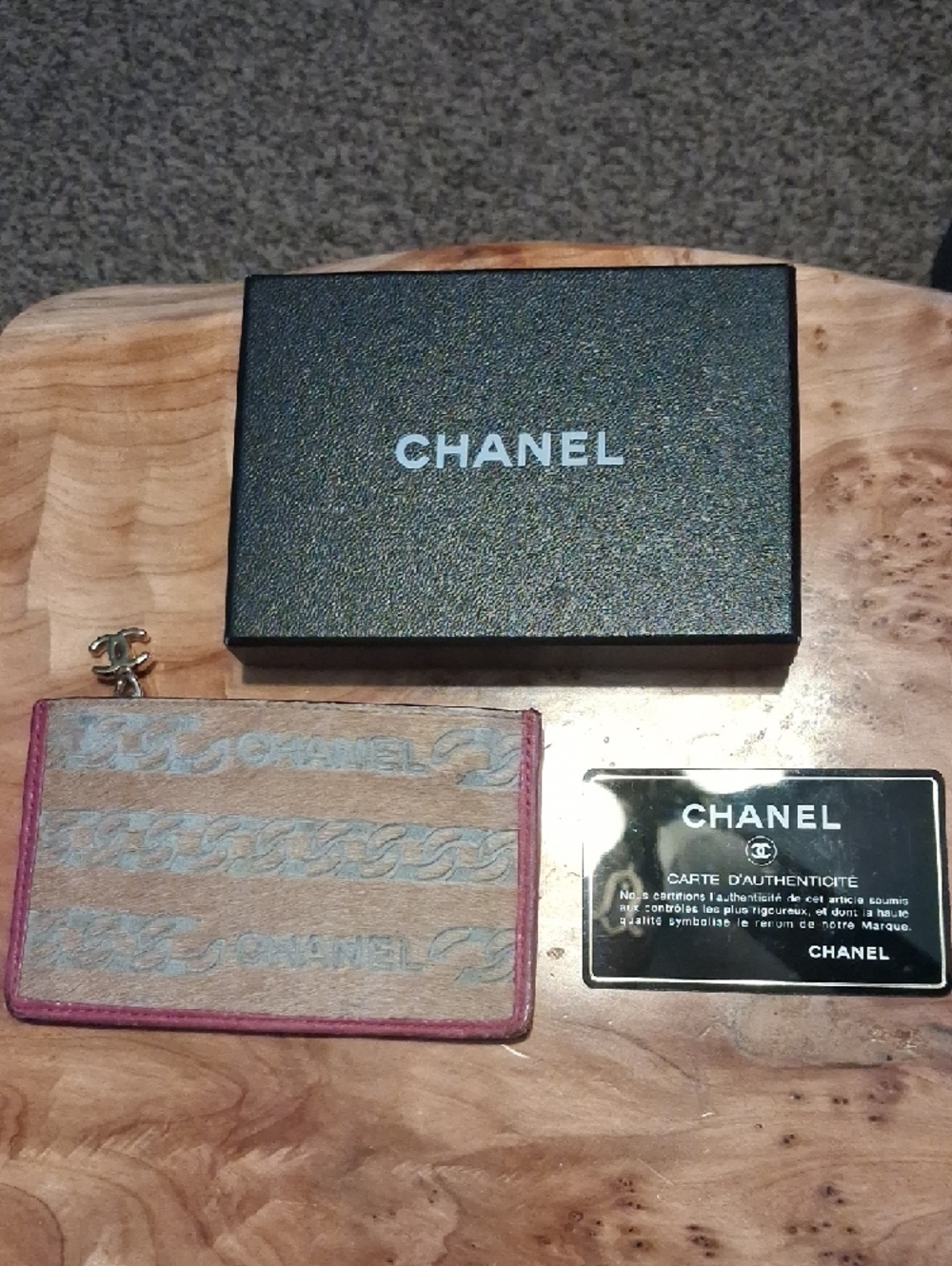 CHANEL Beige Fabric Card Holder with Pink Trim - Picture 2 of 5